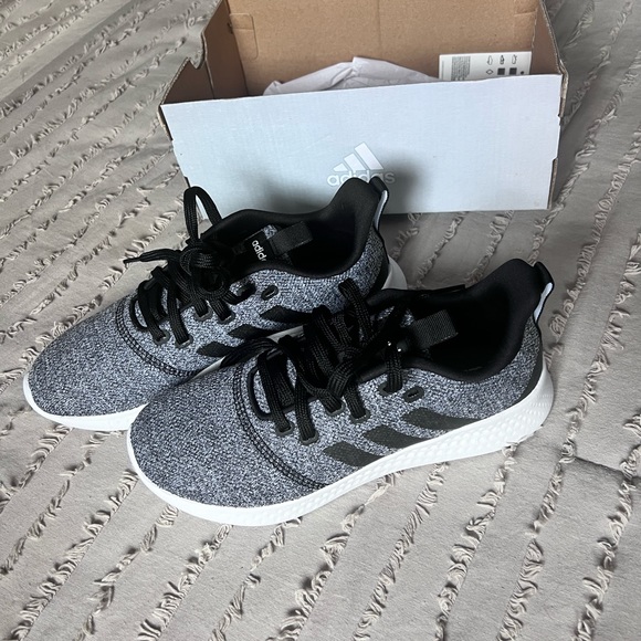 Women’s size 7.5 NWT adidas running shoes - Picture 2 of 6